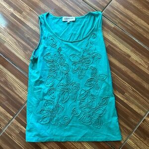 Jones New York Sport embroidered Tank Top Small